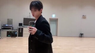 230708 SEVENTEEN Wen Junhui JUN #文俊辉怪笑舞挑战教程 is here~ Zero Station