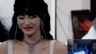 Cảnh tượng xấu hổ của nữ thần tượng trên mạng, bị gọi là chồng ngay trước mặt hàng chục nghìn người 