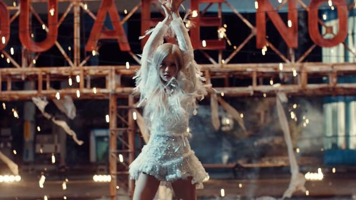 Những phân đoạn này trong MV tôi có thể xem 101 lần!