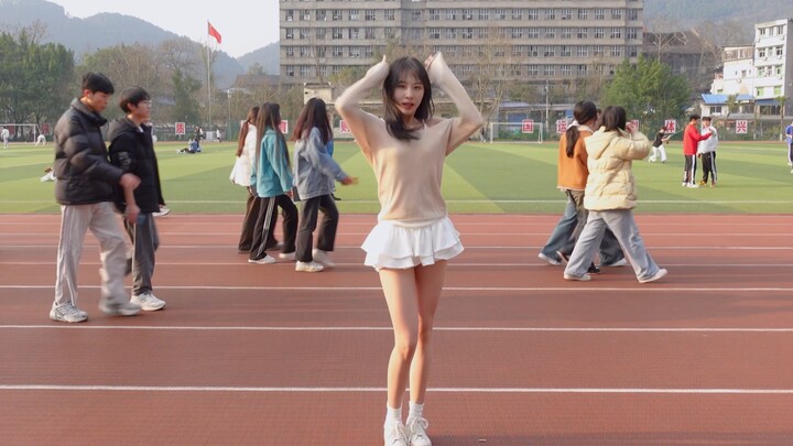 Be bolder, your life doesn't have that many spectators. Wife-gidle Playground Dance [Tian Xinxin]