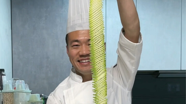 说中国人切菜方法不对！中国厨师站出来表示不服、给我一个切菜的标准？
