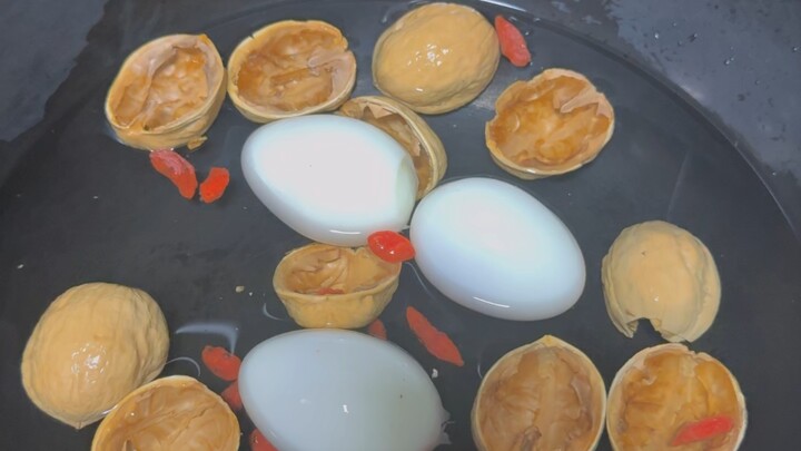 Saat memasuki usia paruh baya, banyak orang merasa tak berdaya; ketika kacang kenari bertekstur kuli