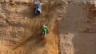 «التسعون درجة تسمى جدارًا، والثمانون والتسع درجات تسمى منحدرًا»