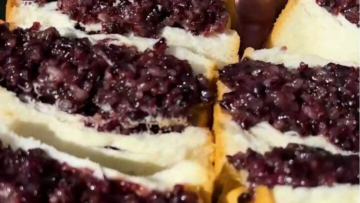 #Roti Beras Ungu Kekinian Ah, nggak bisa apa-apa, orang kuat memang selalu bikin iri #Gaya Kutu Buku