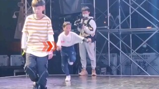 Haha, tôi bị ngã rồi