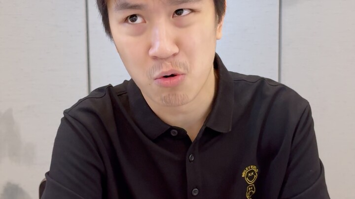 Các bạn ơi, giờ trên bàn làm việc của mọi người còn có gì vậy?