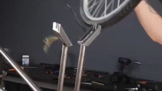 Baterai mobil ini disimpan di mana?