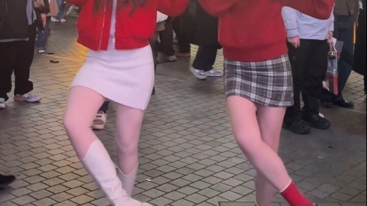 كان من الممتع جدًا الرقص مع متابعي الفيديو وأصحاب الاهتمامات المشتركة بعد مشاهدته! هذه المرة أتينا إ