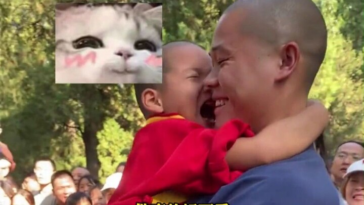 หนูน้อยวัดเส้าหลินแสดงท่าตีลังกาหลังแล้วพลาด รีบพุ่งเข้าไปอ้อนกอดอาจารย์