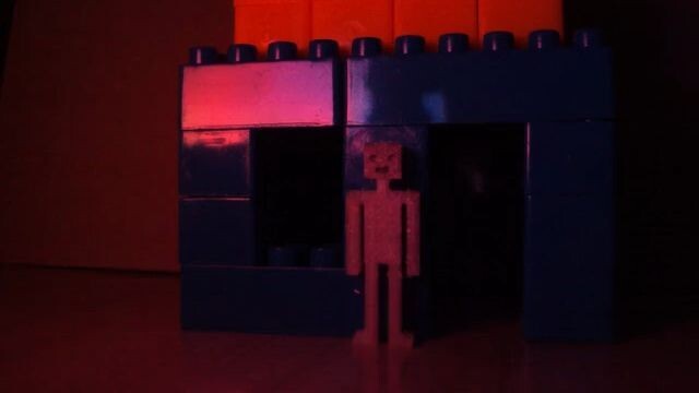 Homo cubicus ambulat.