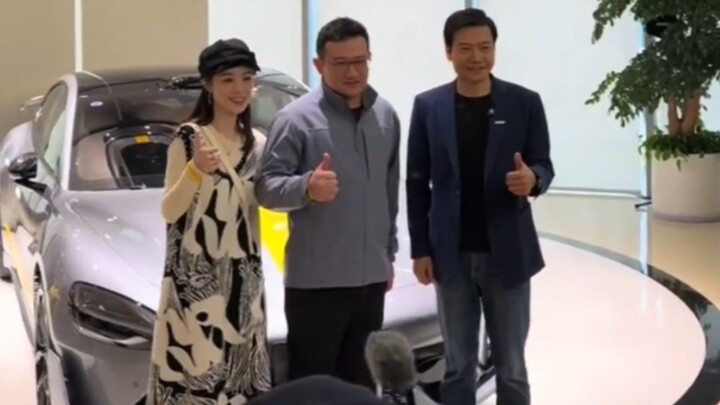 Lei Jun handed over the keys to the first batch of Xiaomi SU7 Ultra owners. Netizens commented: “Las