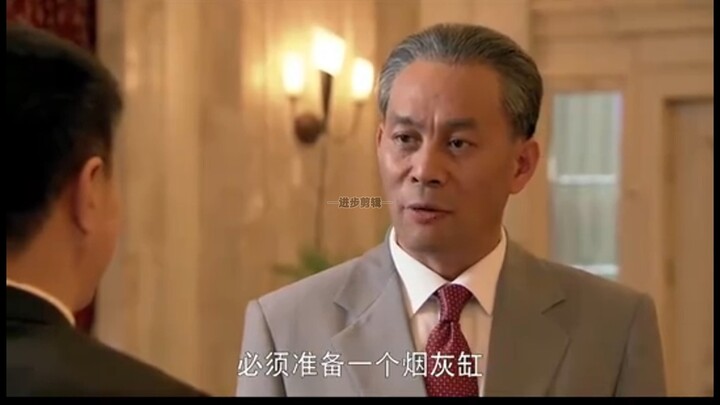 Singapore cấm hút thuốc, Đặng Tiểu Bình sắp đến, Lý Quang Diệu lập tức chuẩn bị gạt tàn thuốc.