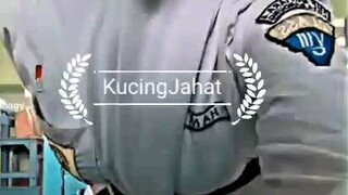 Lagi di sekolah sayang