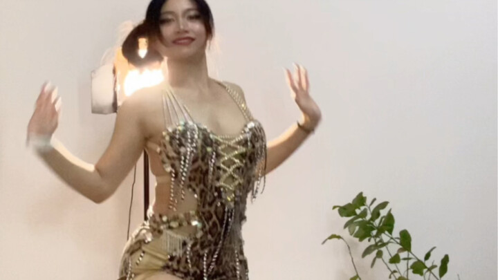Oriental dance card dance improvisation practice