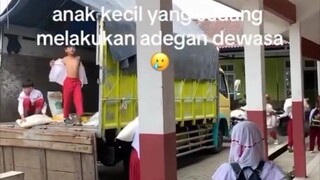 mohon penjelasannya bapak ibu guru yg terhormat 🤔🤨🙄 mana yg buka baju mendalami peran banget lagi