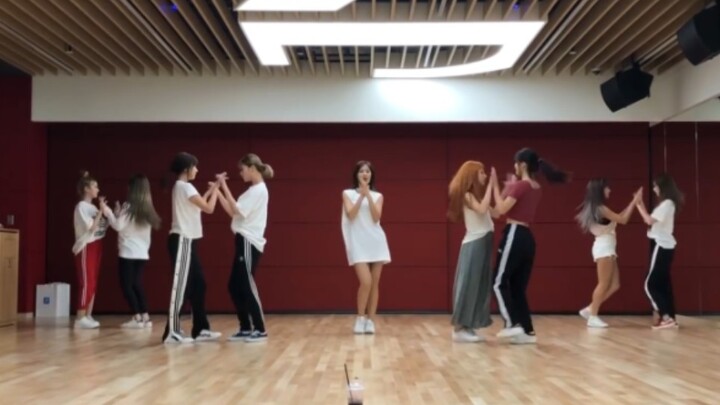 Trước đây sao tôi lại không để ý đến Yoo Jeongyeon nhỉ?
