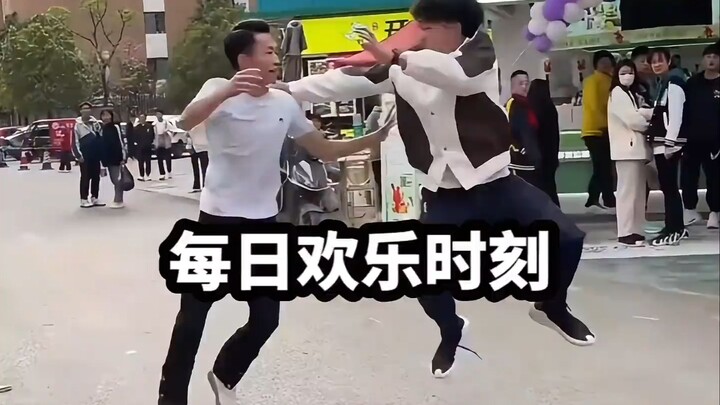 Senyum setiap hari bikin bahagia, kegembiraan datang tiba-tiba #TertawaTiapKaliNonton