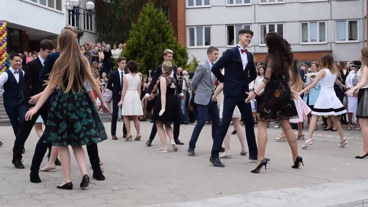 Waltz Kelulusan SMA Rusia