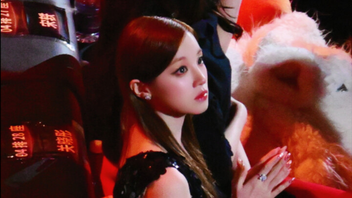 [Song Yaqi] Reaction to Zhou Shen’s performance of “Floating Light” 250111