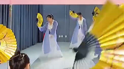 《First experience dancing in Hanfu》Classical dance Ode to Pear Blossom