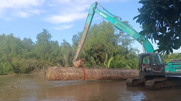 Excavator angkat Gorong-gorong