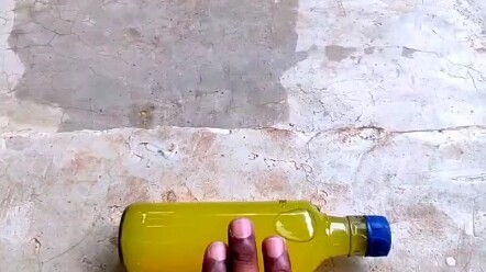 楼梯滚瓶子爆破大赛