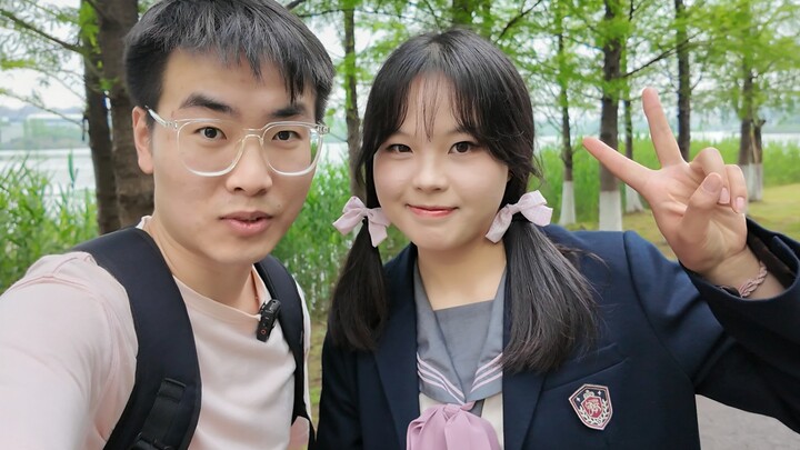 น้องปีหนึ่งสาวนักเรียนมัธยมปลายชวนฉันกินหมูย่าง ที่ไหนได้เธอมัดผมหางม้าสองข้าง หนุ่มโอตาคุถึงกับคลั่