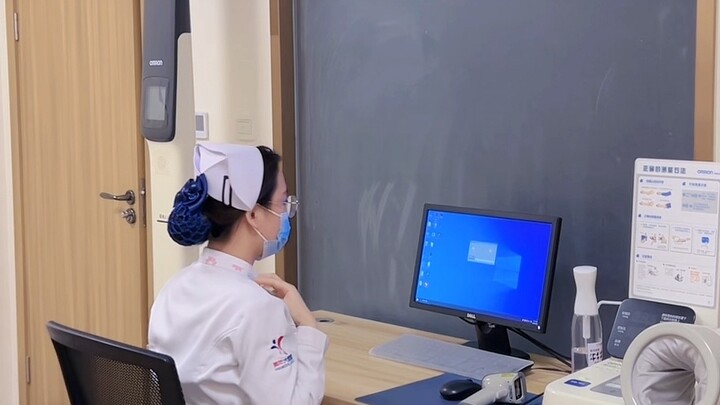 Khi đồng nghiệp của tôi nói với tôi rằng có một anh chàng đẹp trai đến khám sức khỏe