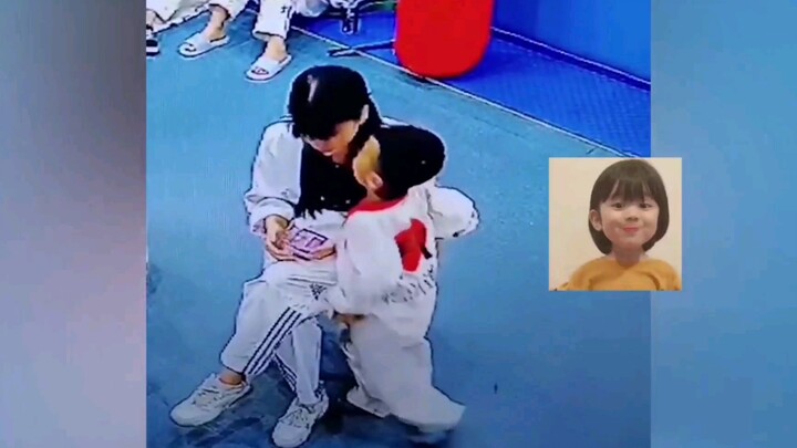 เด็กชายดูคลิปเต้นของรุ่นพี่ วินาทีถัดมาแอบหอมแก้มครูตอนที่คุณครูเผลอ ปฏิกิริยาของครูทำเอาฮากันทั้งห้