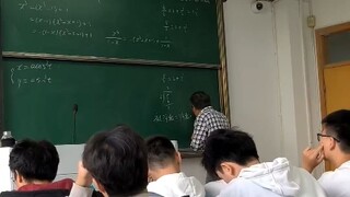 อาจารย์คณิตศาสตร์ระดับสูงว่าพวกเราโง่ ตอนนี้มาสอนโจทย์คณิตศาสตร์ระดับประถมให้เรา