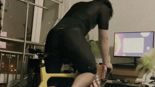 骑个车给自己骑破防了