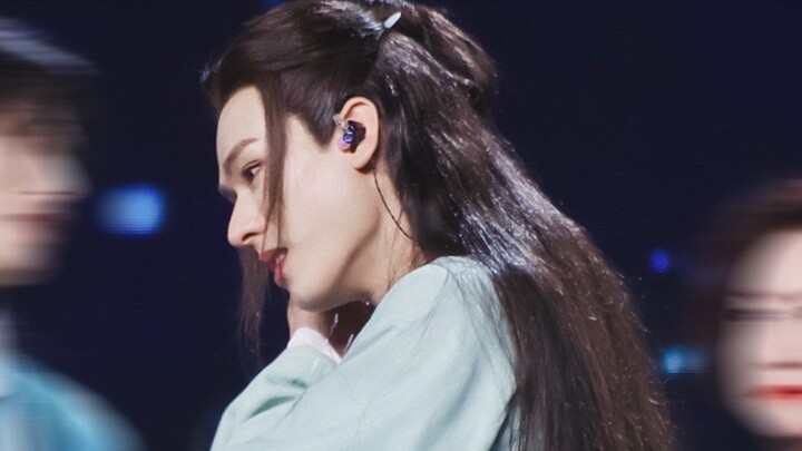 اتضح أن الجمال الحقيقي يمكنه فعلاً تمزيق جدار الأبعاد الزمكانية.. من الصعب تخيّل كيف أصبحت بعد عام ك