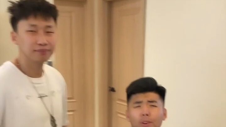 เพื่อนร่วมห้องโดนหลอกจนงงไปหมด ตอนจบมาแบบจัดเต็มสุดๆ เลย