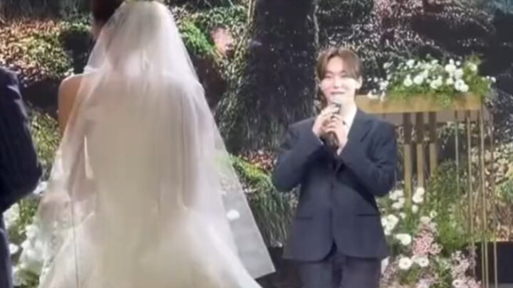 Kuānní telah menyanyikan lagu ucapan selamat untuk para kerabat dan sahabat