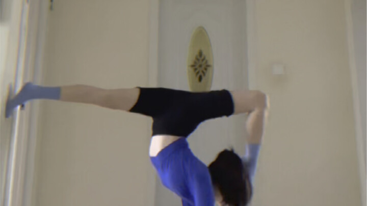 Handstand Splits