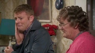 [Mrs. Brown's Sons] Watching Mrs. Brown drive is one of life's great pleasures