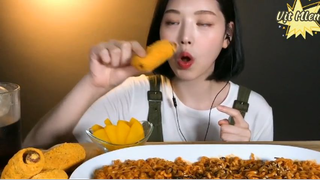 Mì cay khô gà và xúc xích đắp bột chiên giòn 1 #amthuc