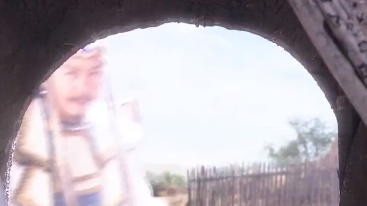 The “low doorframe” that runs throughout the entire series keeps getting rammed into—what on earth i