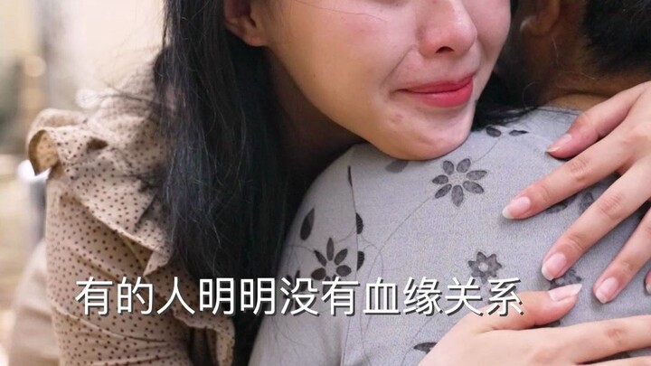 An 80-year-old stingy landlady deliberately makes life difficult for a poor student, but the truth b