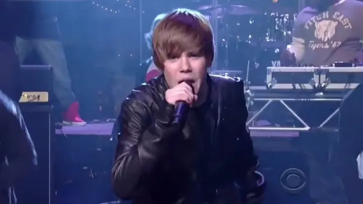 Justin Bieber- Baby- Singing and dancing performance