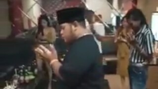 Namanya setengah setengah ini