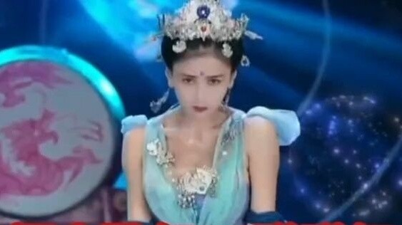 Grup Lagu dan Tari Evergrande menampilkan Tari Jongkok - Bisakah Anda menahan Delapan Belas Jongkok 