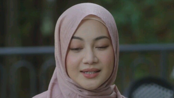 Daiyan Trisha : 🙈🧥✨5