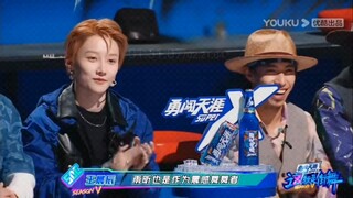 刘雨昕：终于看到一次“帅哥街舞” 说到前辈 直接站起来！是个礼貌的孩子