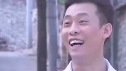 Adik laki-laki itu memainkan Harry Potter sendirian melawan empat blanko. Keempat blanko itu terbuat