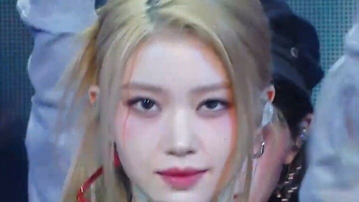 Kep1er's latest comeback track "KILLA" performance stage from April 26, 2021