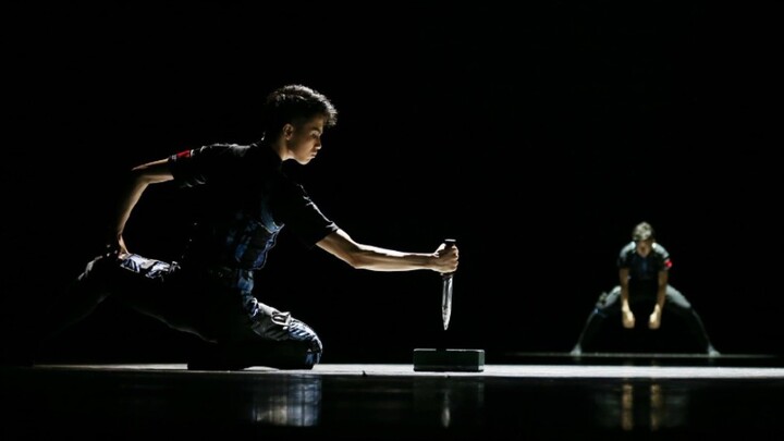 【Luo Yizhou】Men's group dance "Blade" at the PLA Art Academy Graduation Gala