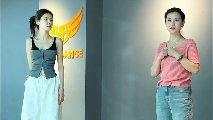 【张予曦】【董华华】送予曦上课还学上跳舞了