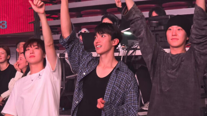 Fushuoshun: Today I’m an overjoyed male fan! I didn’t even have a ticket, but it was totally worth i