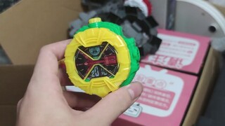 [Berkemas saat merekam] 1.200 Yuan Kamen Rider King Lucky Bag Packing